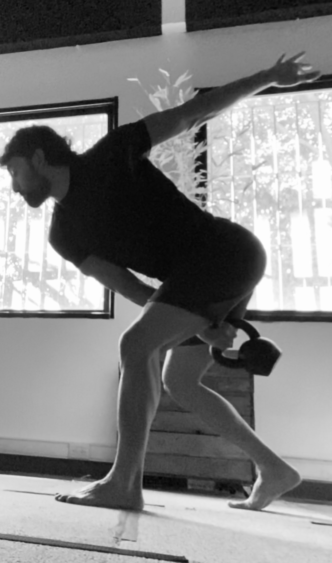 Práctica consciente con kettlebell